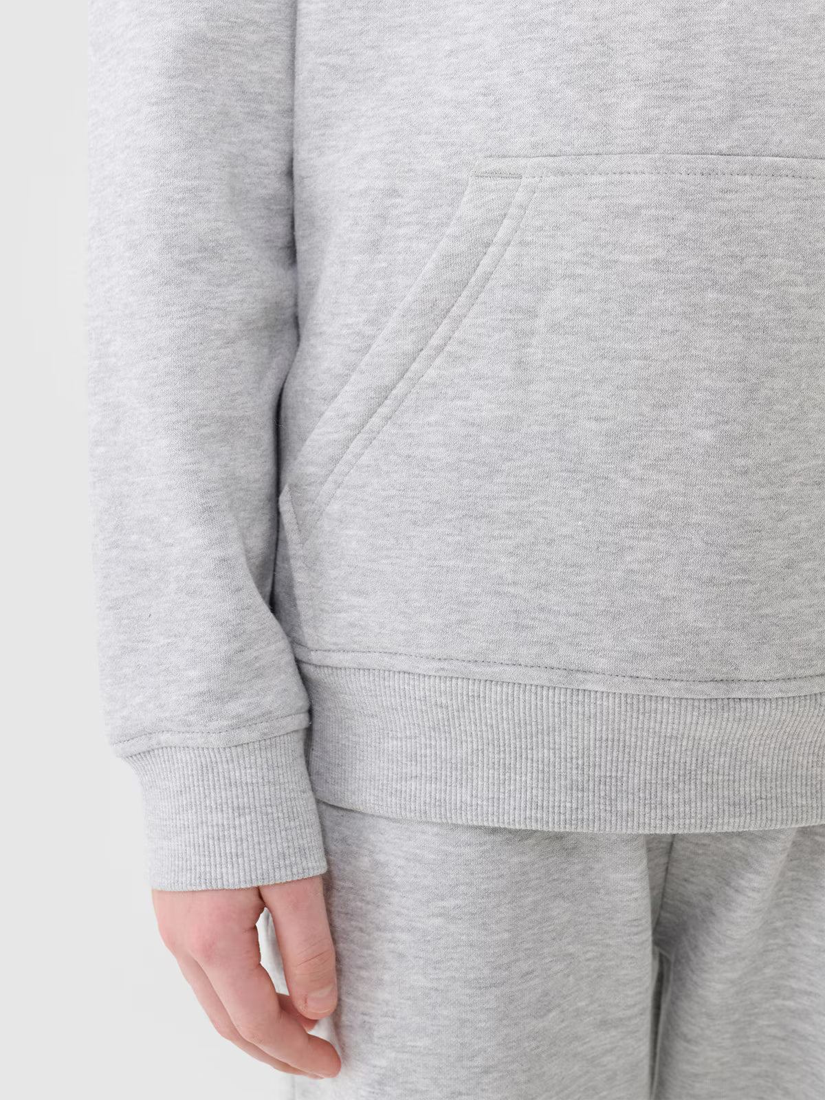 Bluza dresowa nierozpinana z kapturem chłopięca