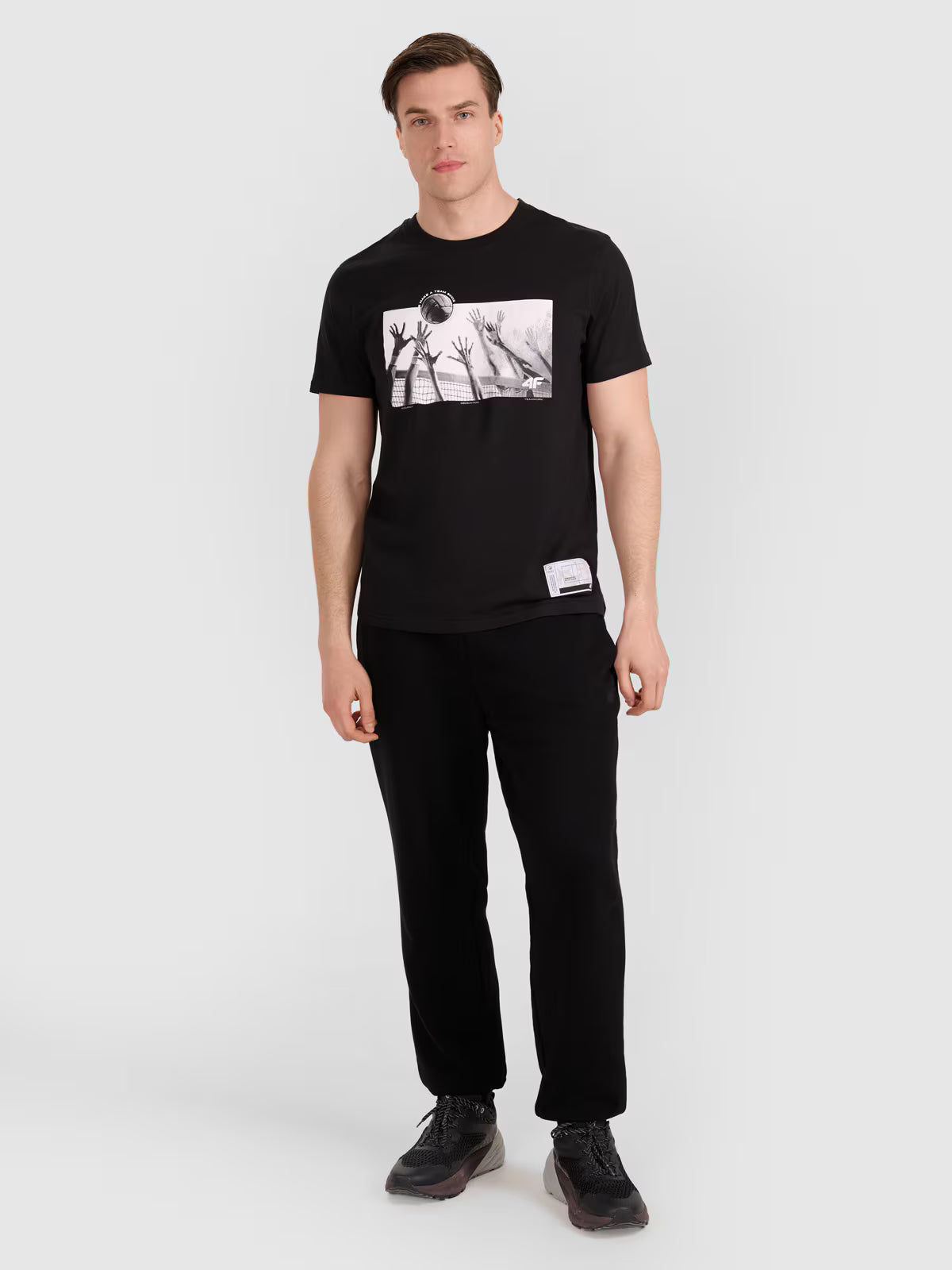 T-shirt regular z nadrukiem siatkarskim męski