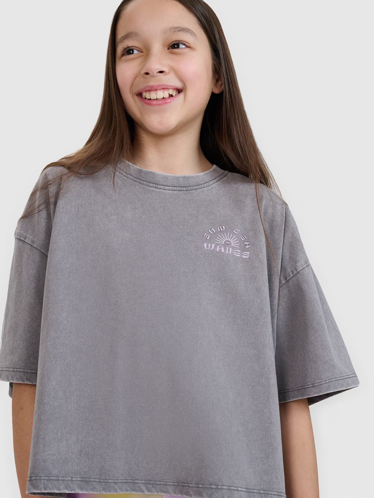 T-shirt oversize crop top z nadrukiem dziewczęcy