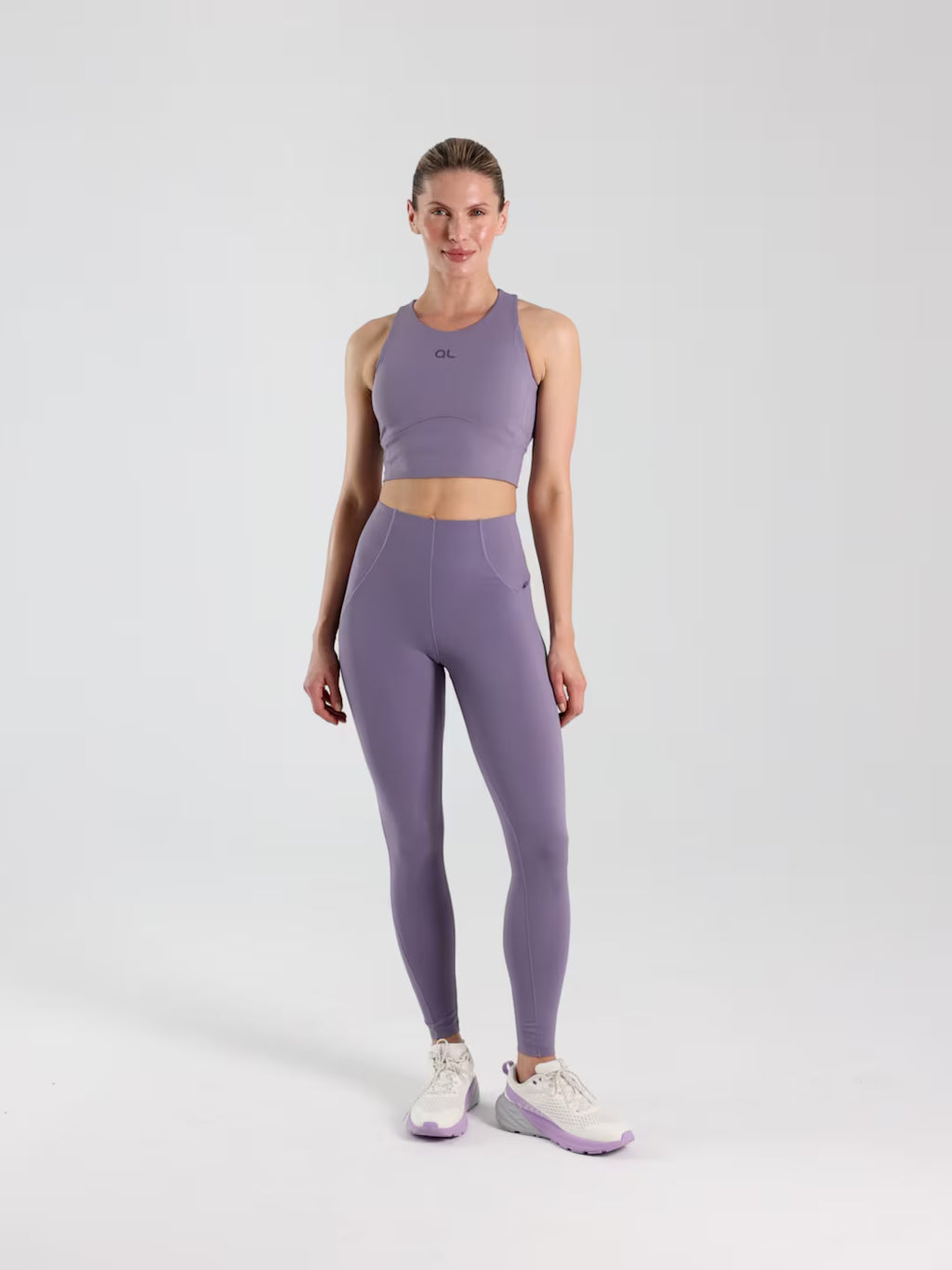 Crop top treningowy z wycięciem na plecach 4F x Anna Lewandowska