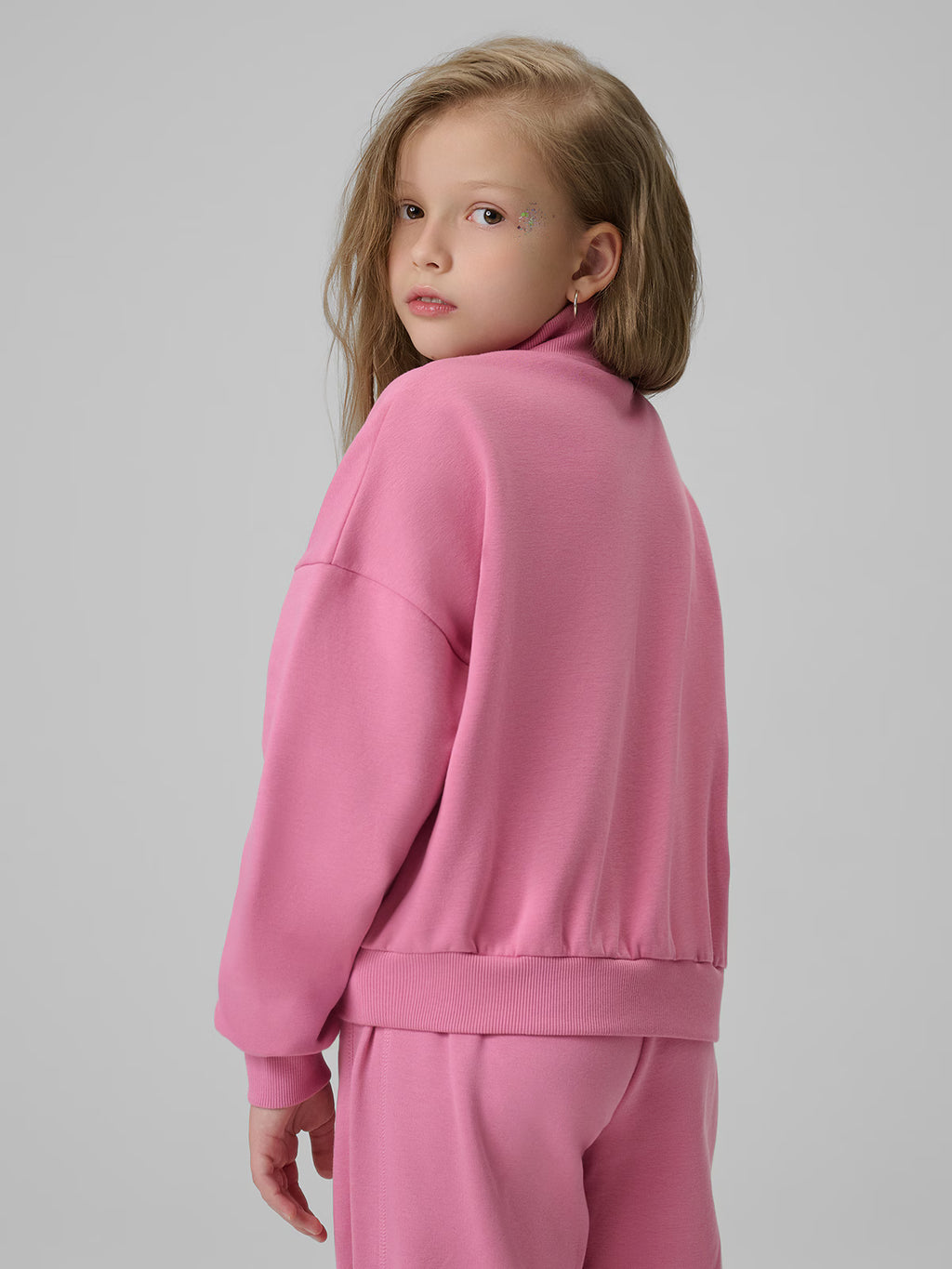 Bluza dresowa regular bez kaptura dziewczęca