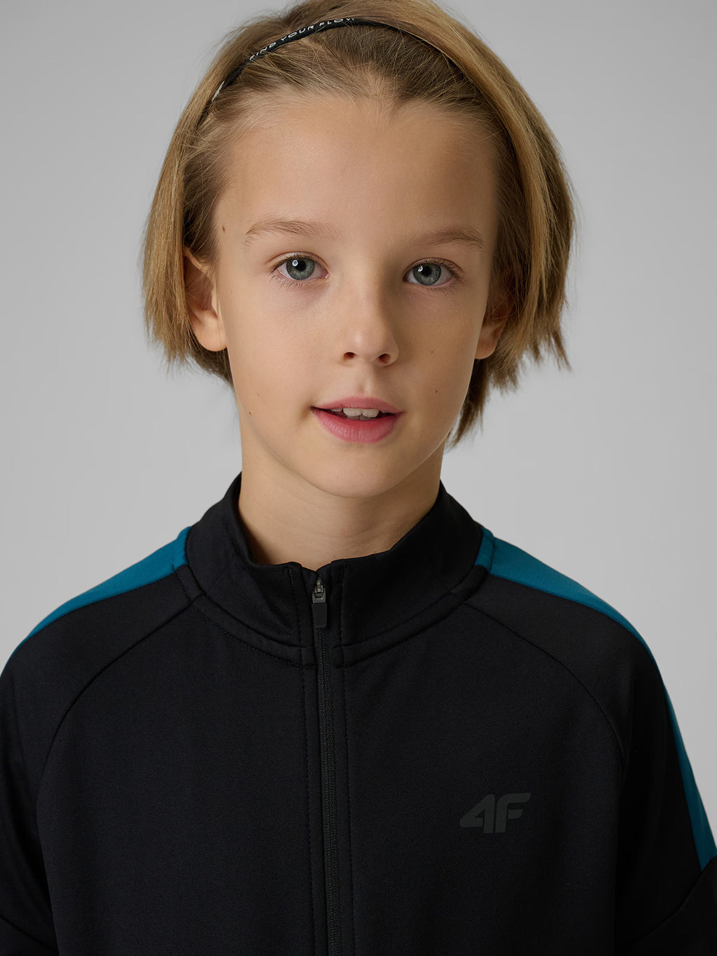 Bluza sportowa regular bez kaptura chłopięca