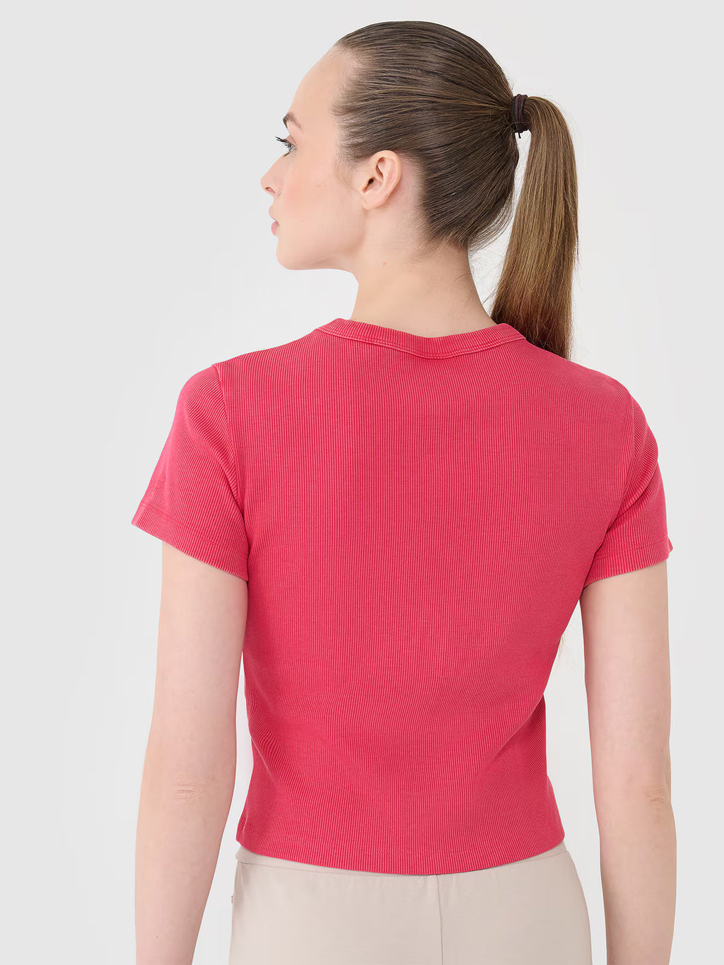 T-shirt slim z prążkowanej dzianiny damski