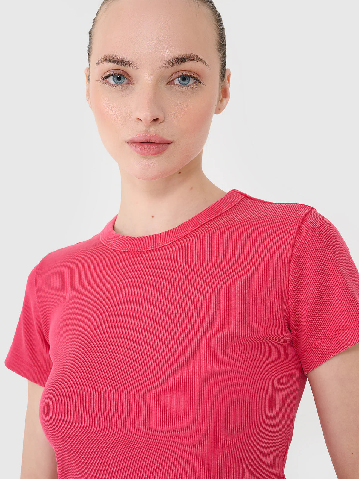 T-shirt slim z prążkowanej dzianiny damski