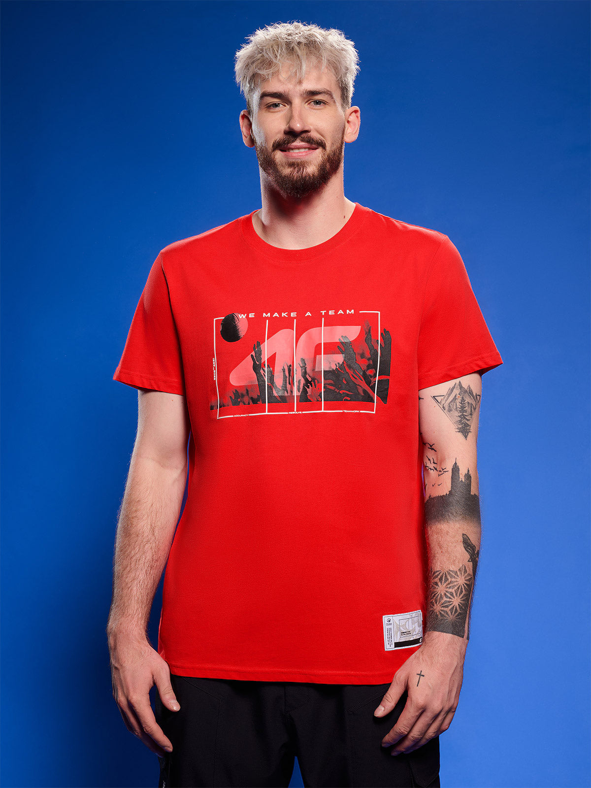 T-shirt regular z nadrukiem siatkarskim męski