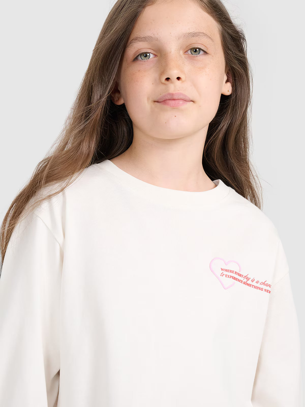 Longsleeve oversize z nadrukiem dziewczęcy