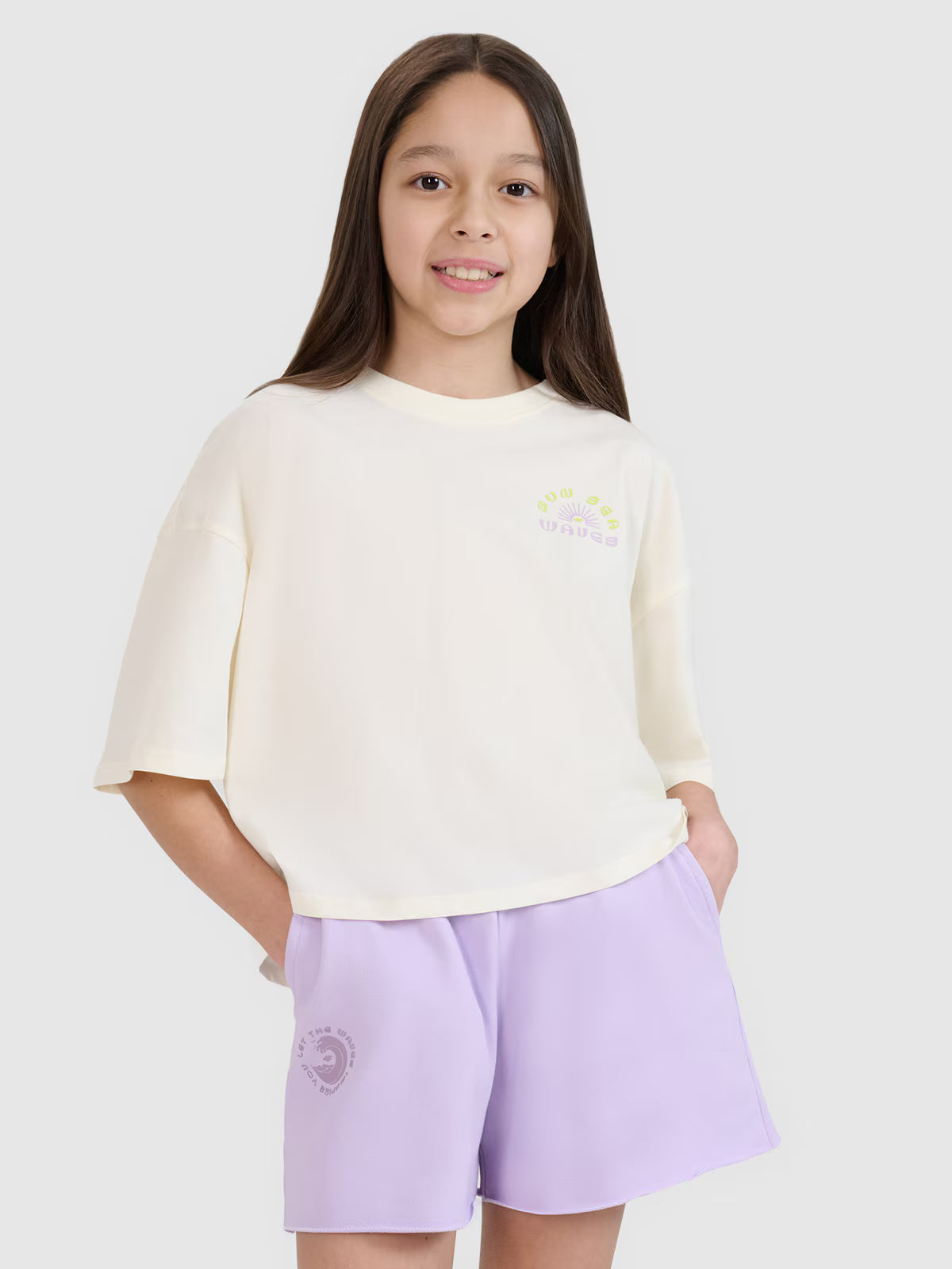 T-shirt oversize crop top z nadrukiem dziewczęcy