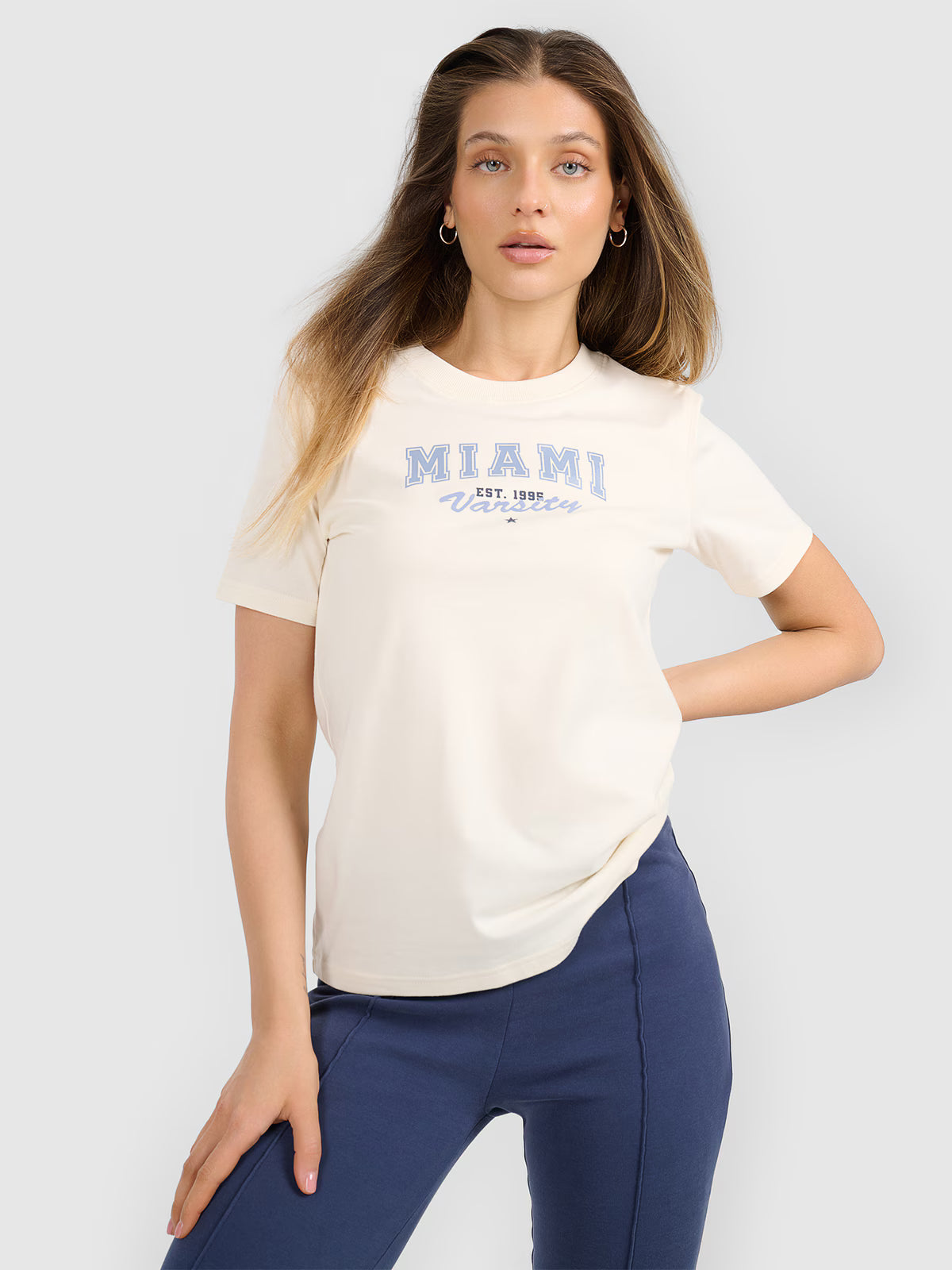 T-shirt regular z nadrukiem damski