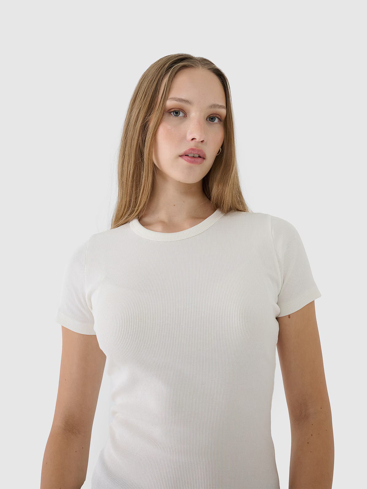 T-shirt slim z prążkowanej dzianiny damski