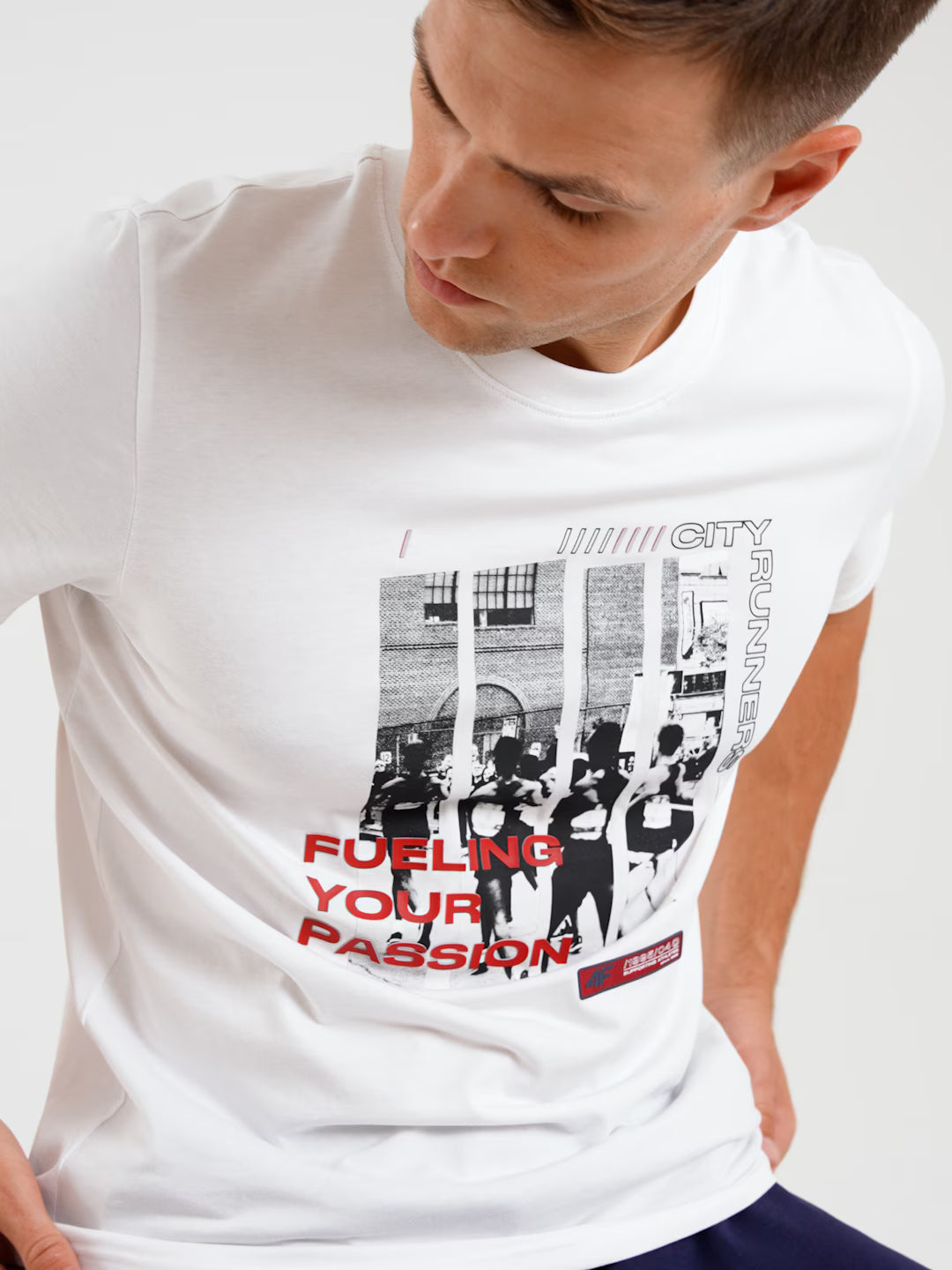 T-shirt regular z nadrukiem męski