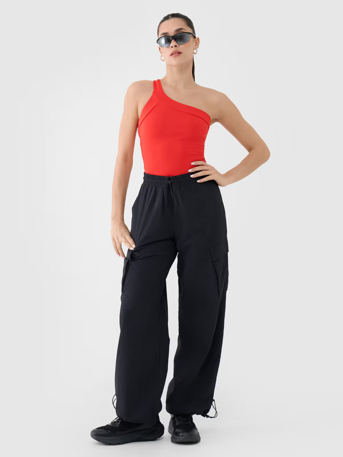 Crop-top slim z asymetrycznym ramiączkiem damski