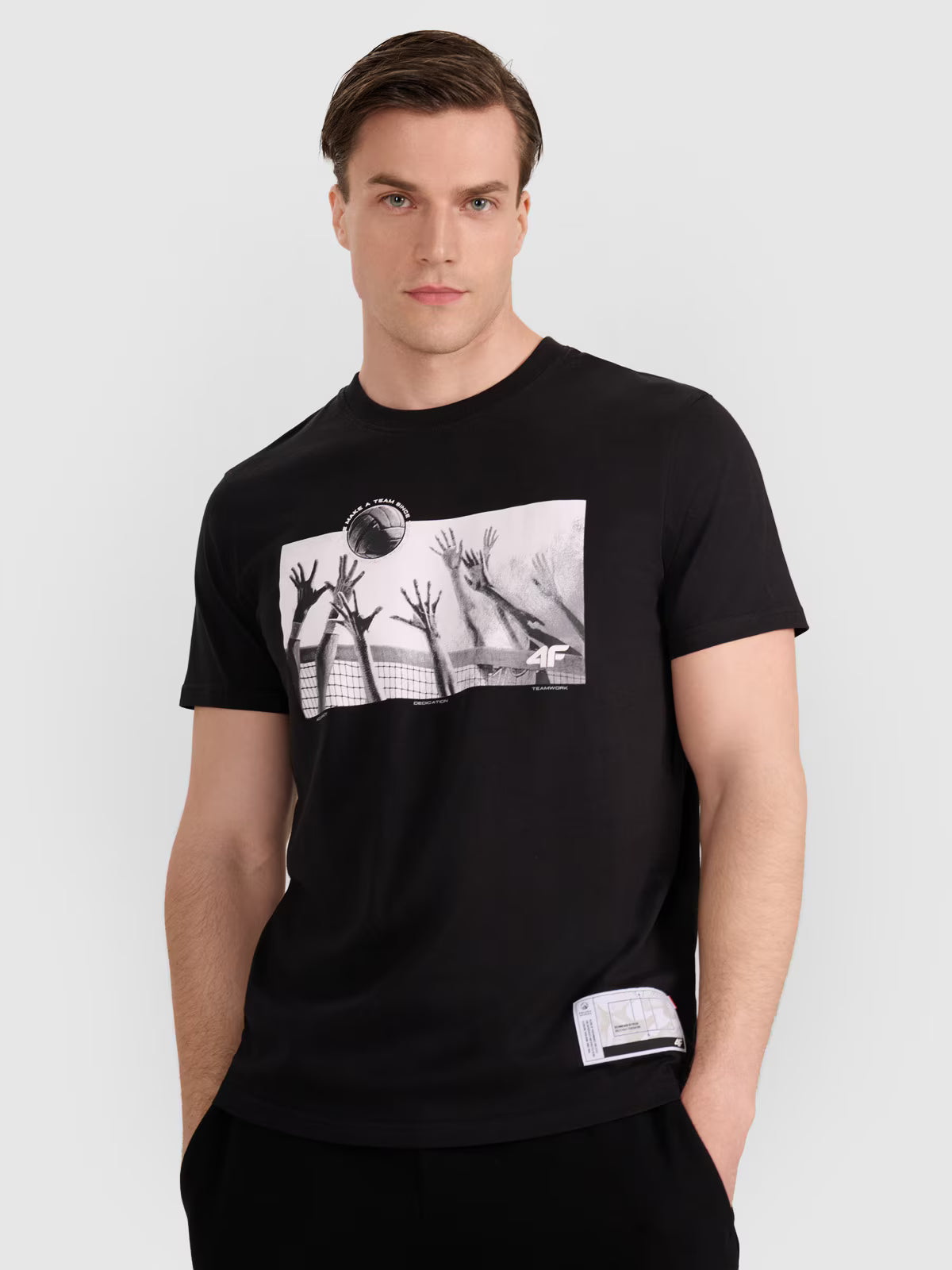 T-shirt regular z nadrukiem siatkarskim męski
