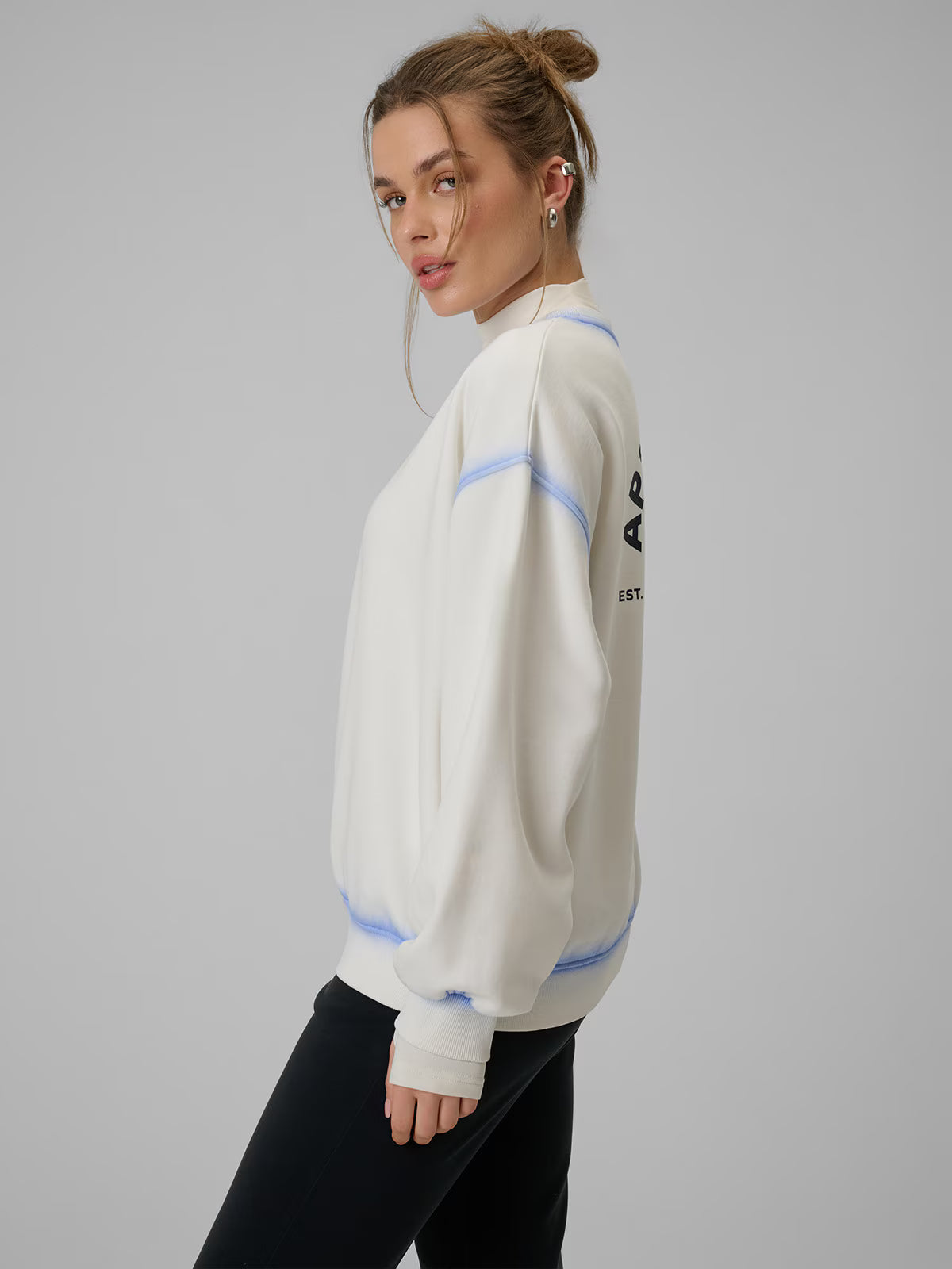 Bluza dresowa regular bez kaptura damska