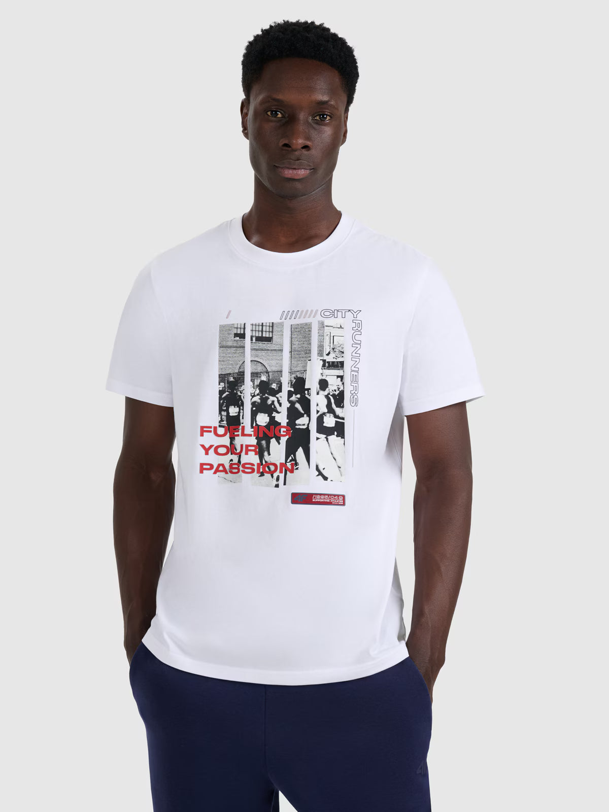 T-shirt regular z nadrukiem męski