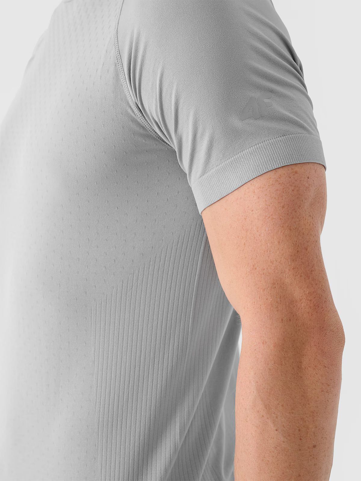 T-shirt bezszwowy regular męski 4F x Robert Lewandowski