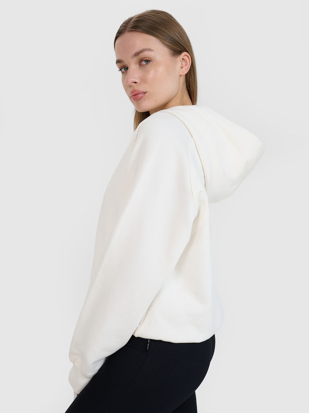 Bluza dresowa cropped nierozpinana z kapturem damska 4F x Anna Lewandowska