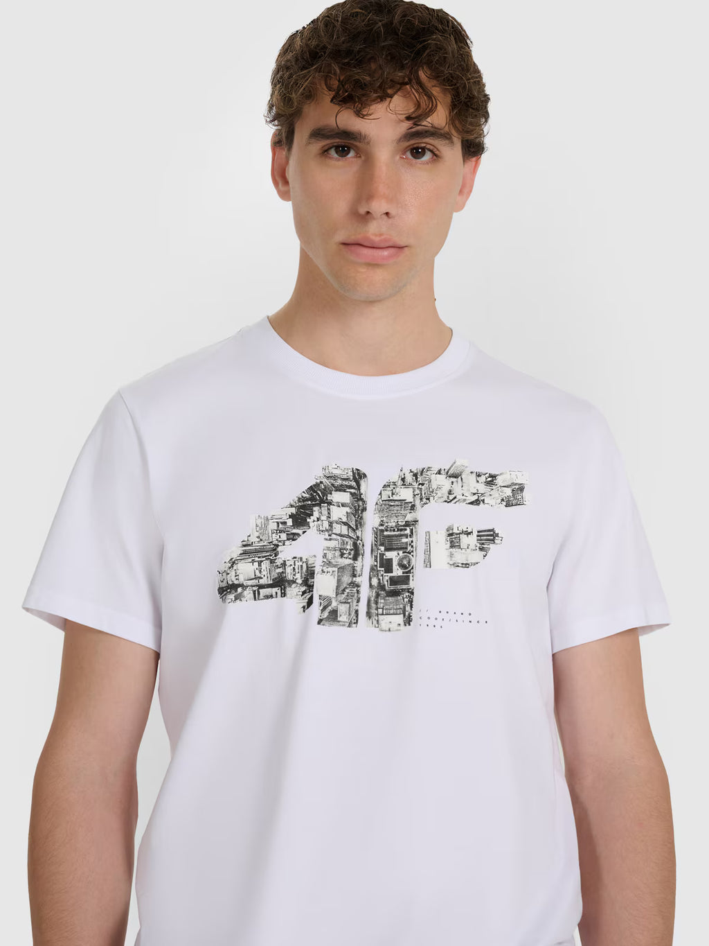 T-shirt regular z nadrukiem męski