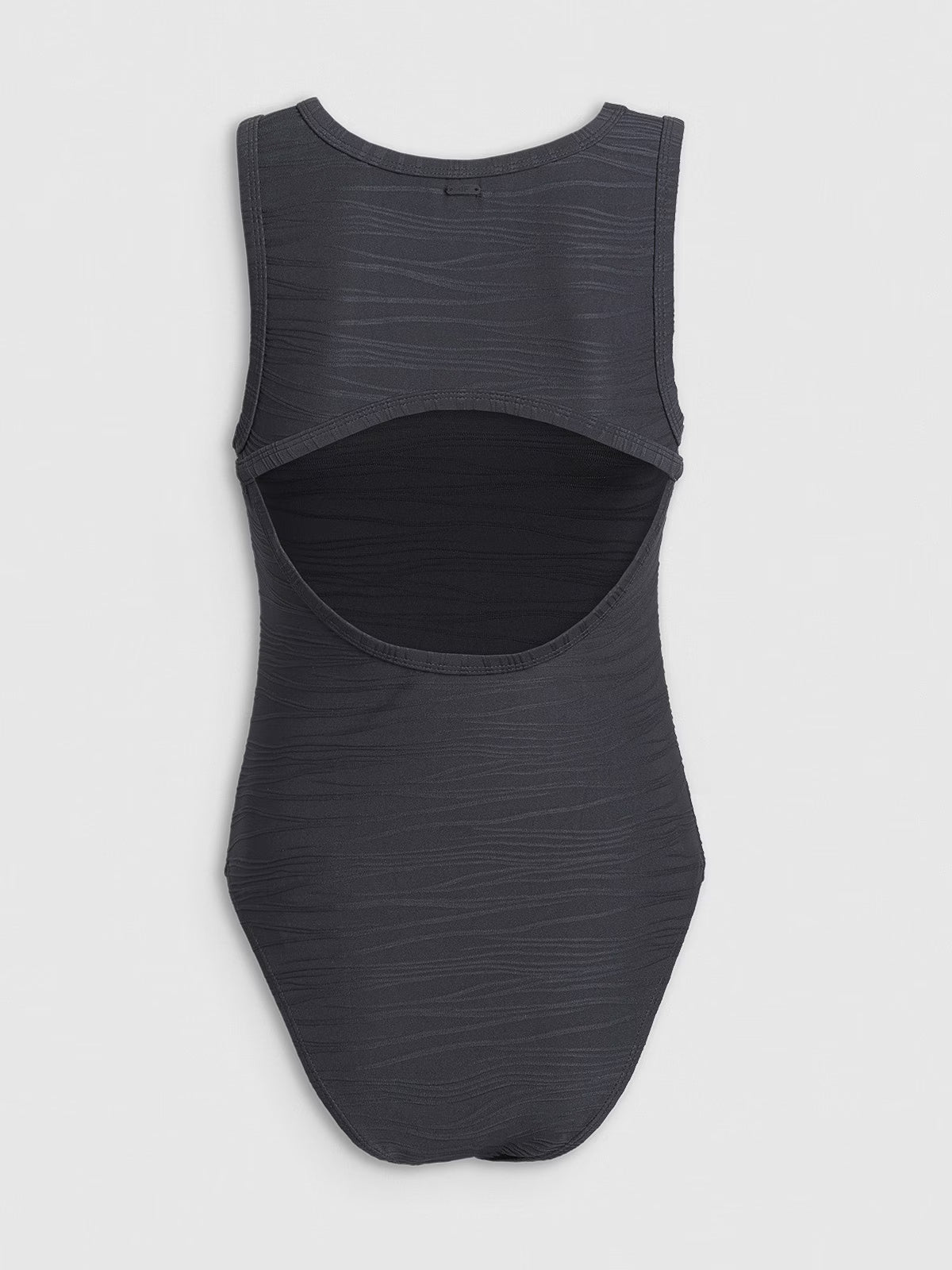 Body z wycięciem na plecach