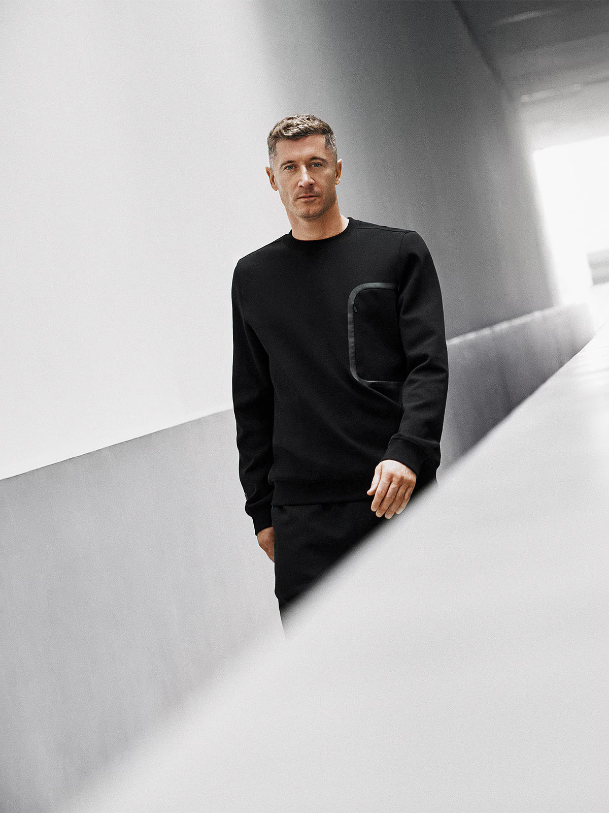 Bluza dresowa regular bez kaptura męska 4F x Robert Lewandowski