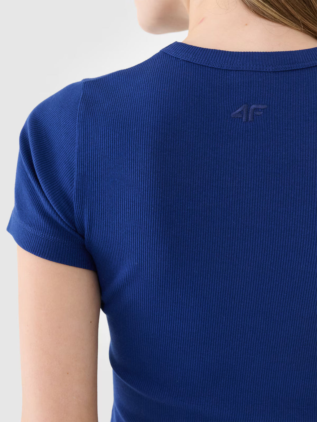 T-shirt slim z prążkowanej dzianiny damski