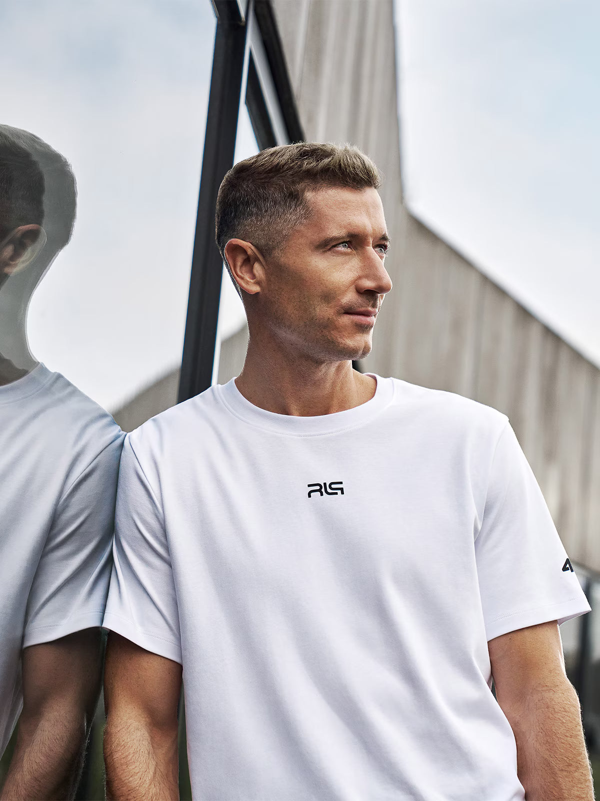 T-shirt regular z nadrukiem męski 4F x Robert Lewandowski