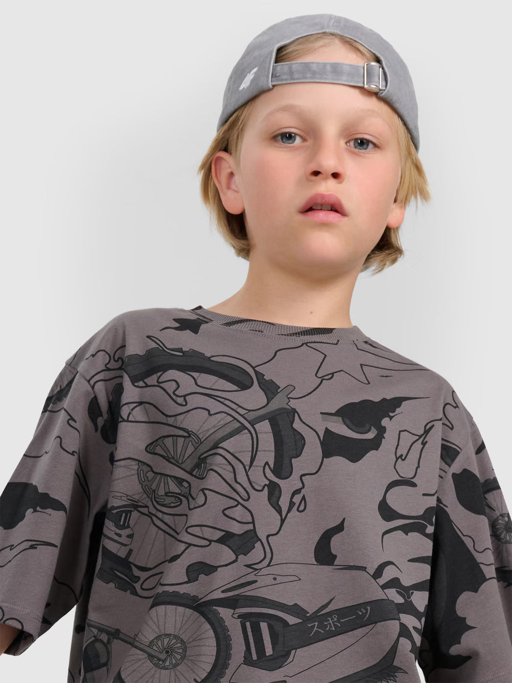 T-shirt oversize z nadrukiem chłopięcy