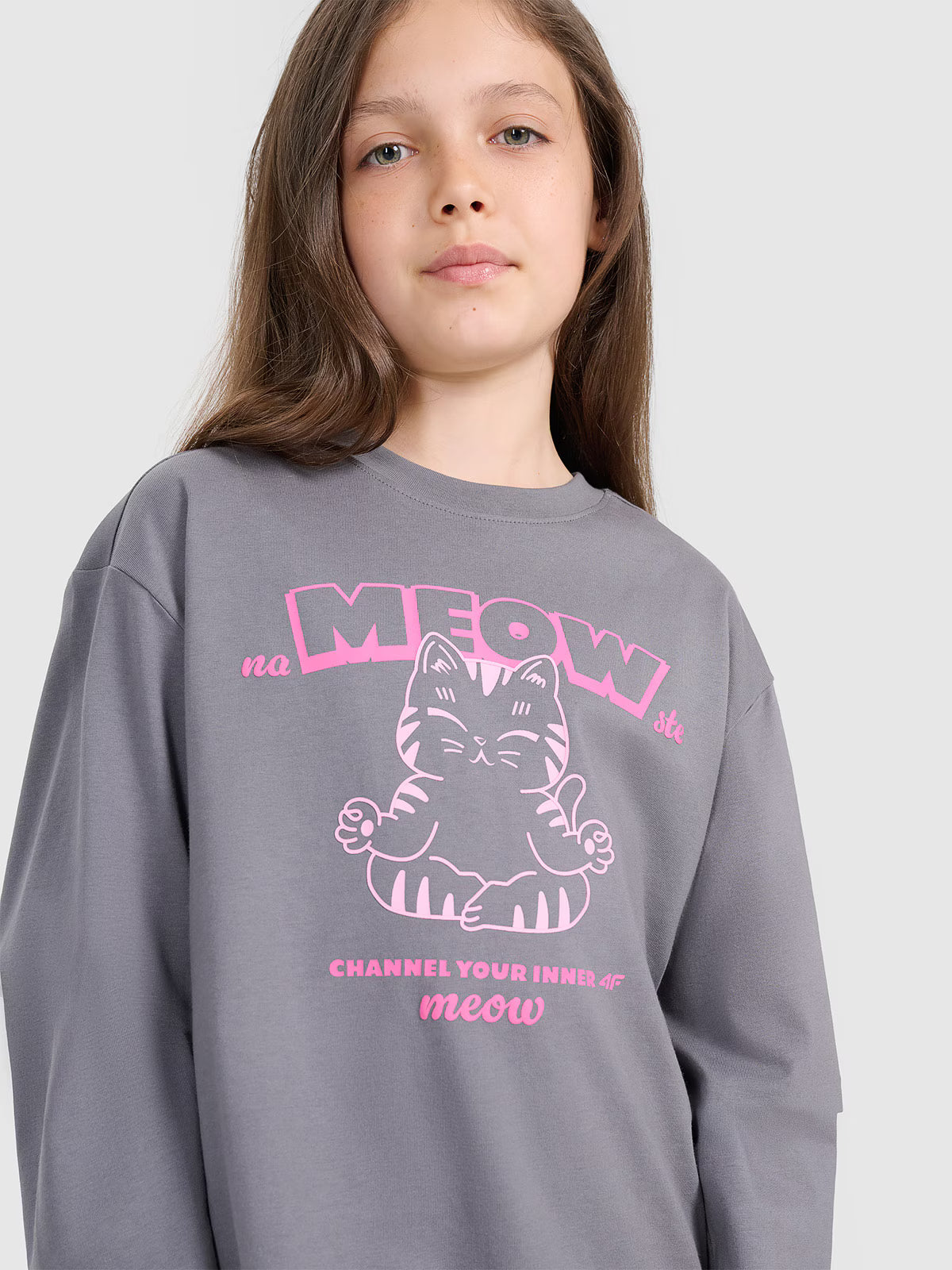 Longsleeve oversize z nadrukiem dziewczęcy
