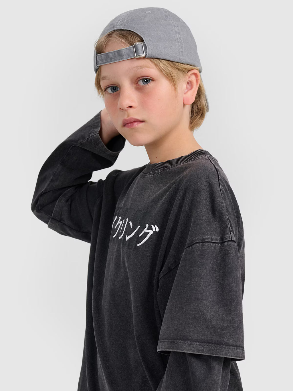 Longsleeve oversize z nadrukiem chłopięcy