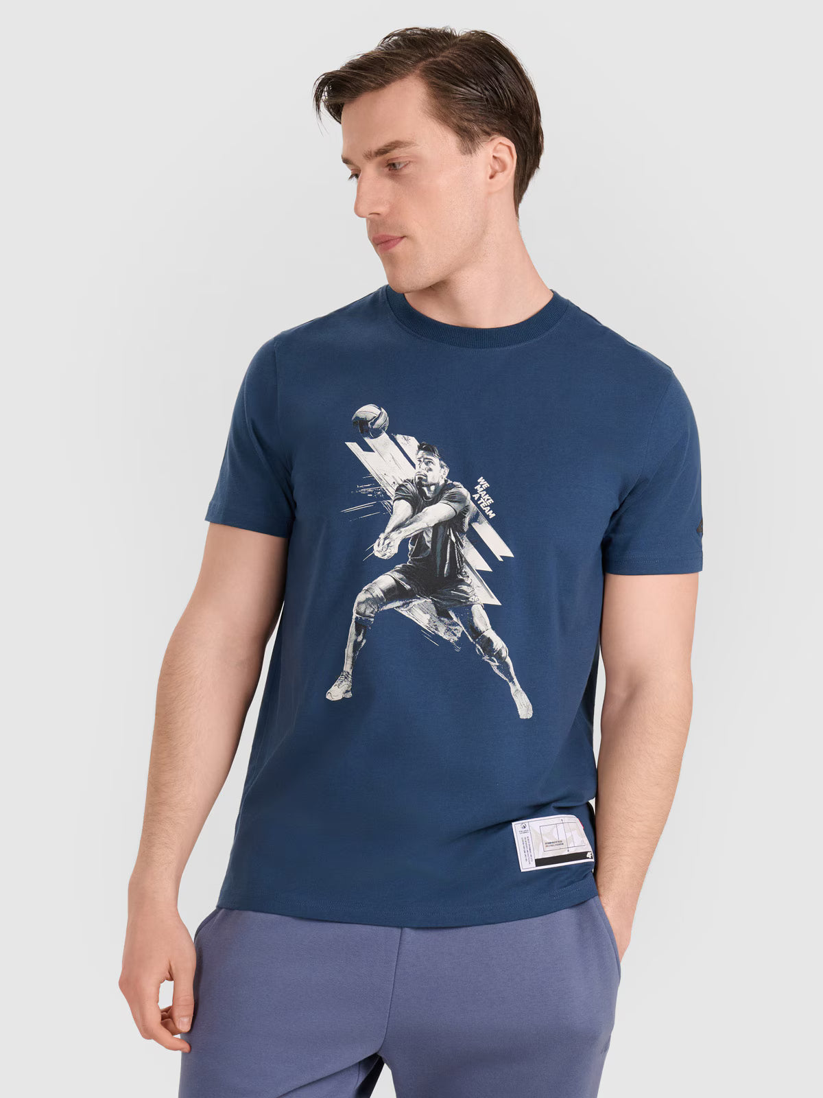 T-shirt regular z nadrukiem siatkarskim męski