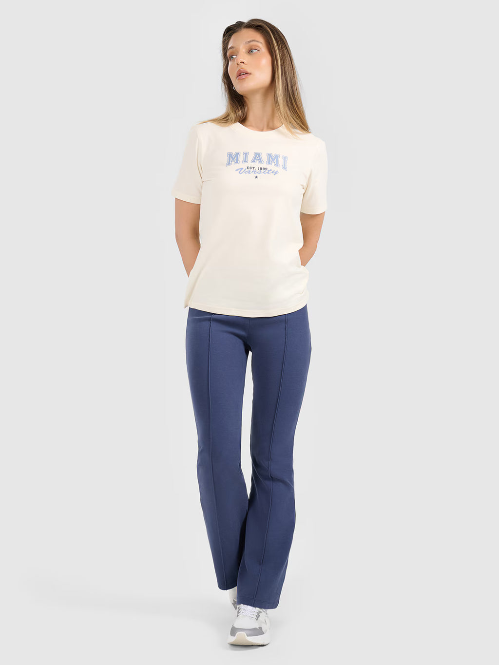 T-shirt regular z nadrukiem damski