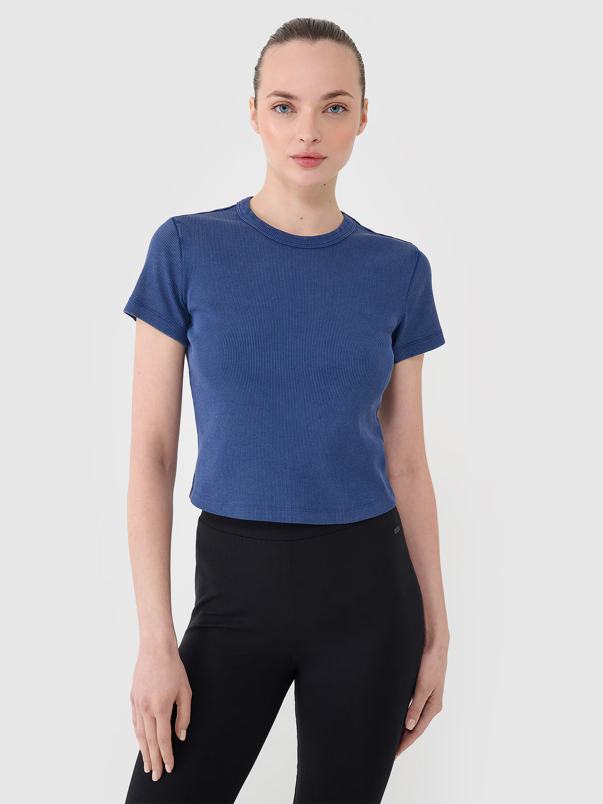 T-shirt slim z prążkowanej dzianiny damski