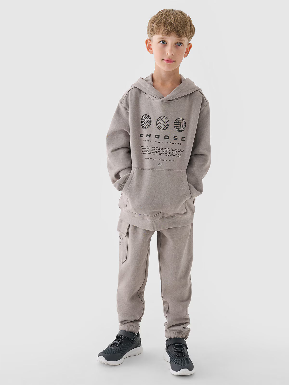 Bluza dresowa nierozpinana z kapturem chłopięca