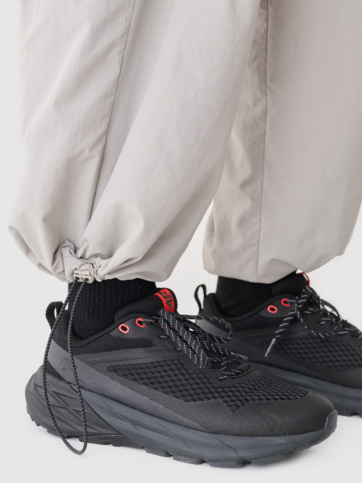 Spodnie casual parachute damskie Outhorn