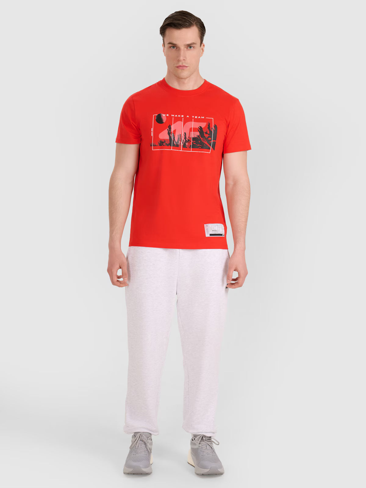 T-shirt regular z nadrukiem siatkarskim męski