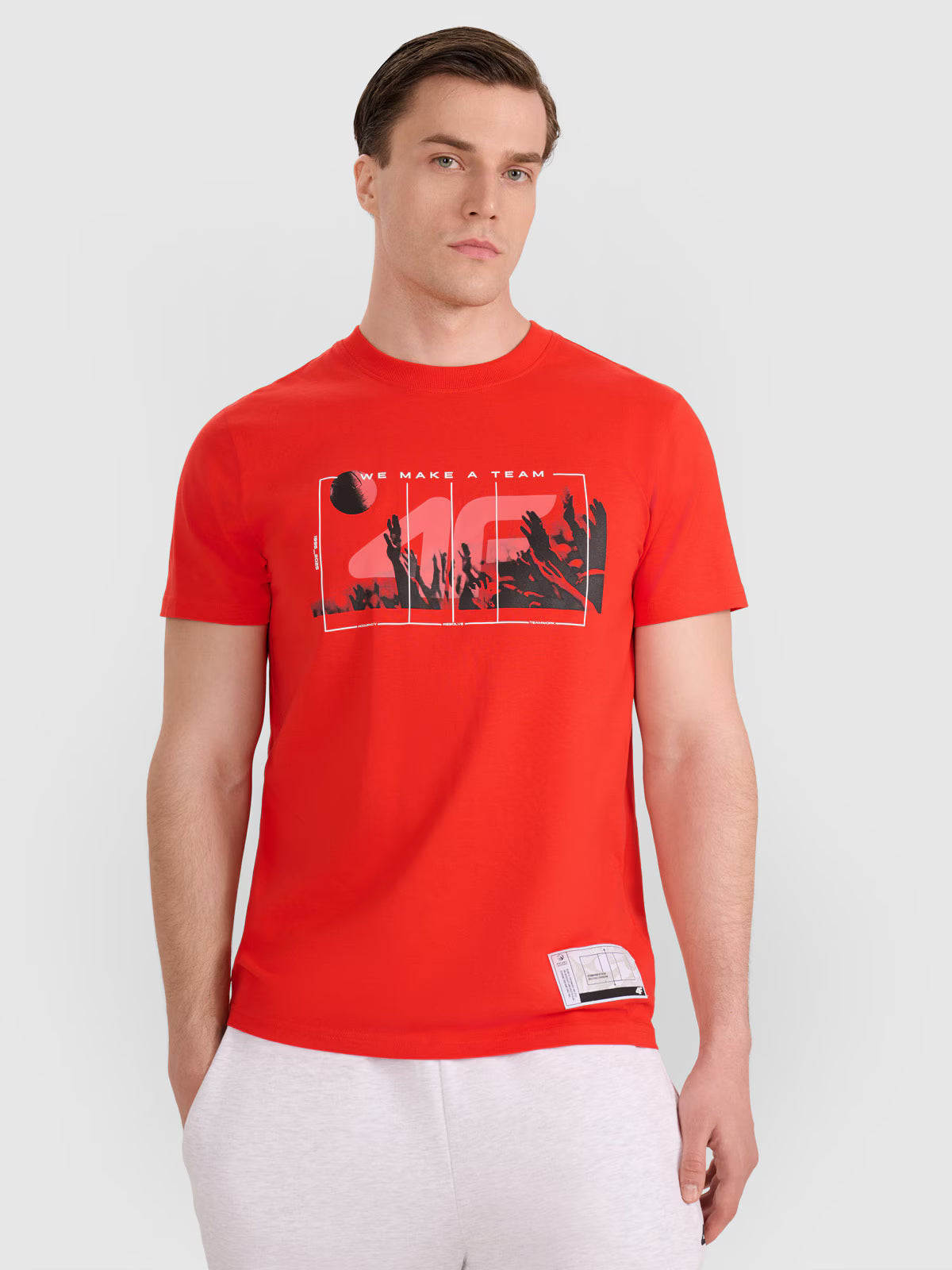 T-shirt regular z nadrukiem siatkarskim męski