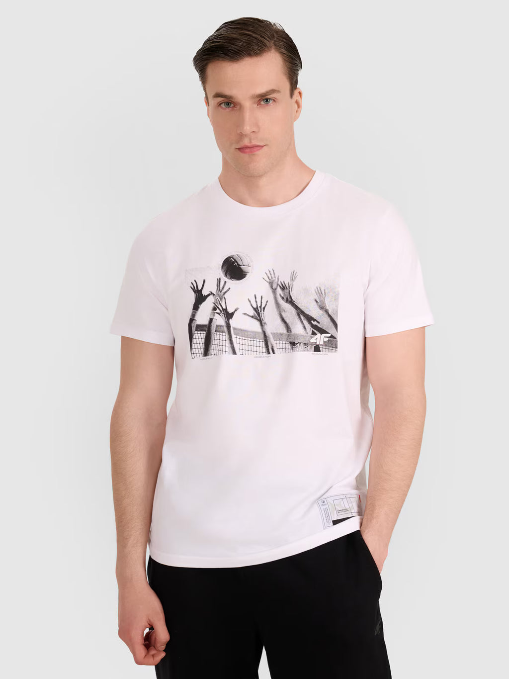 T-shirt regular z nadrukiem siatkarskim męski