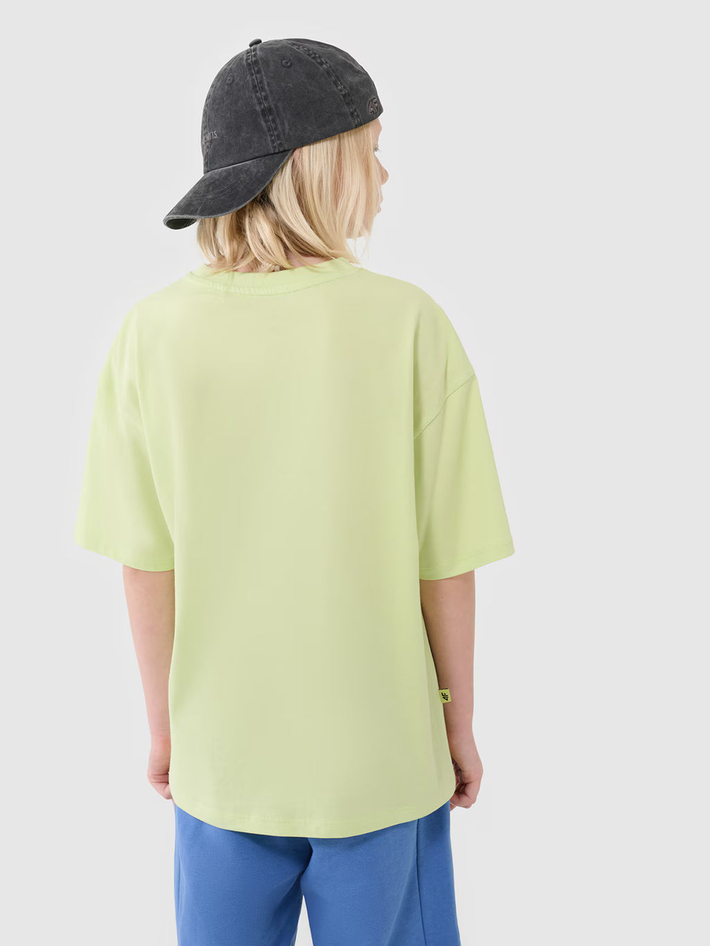 T-shirt oversize z napisem chłopięcy
