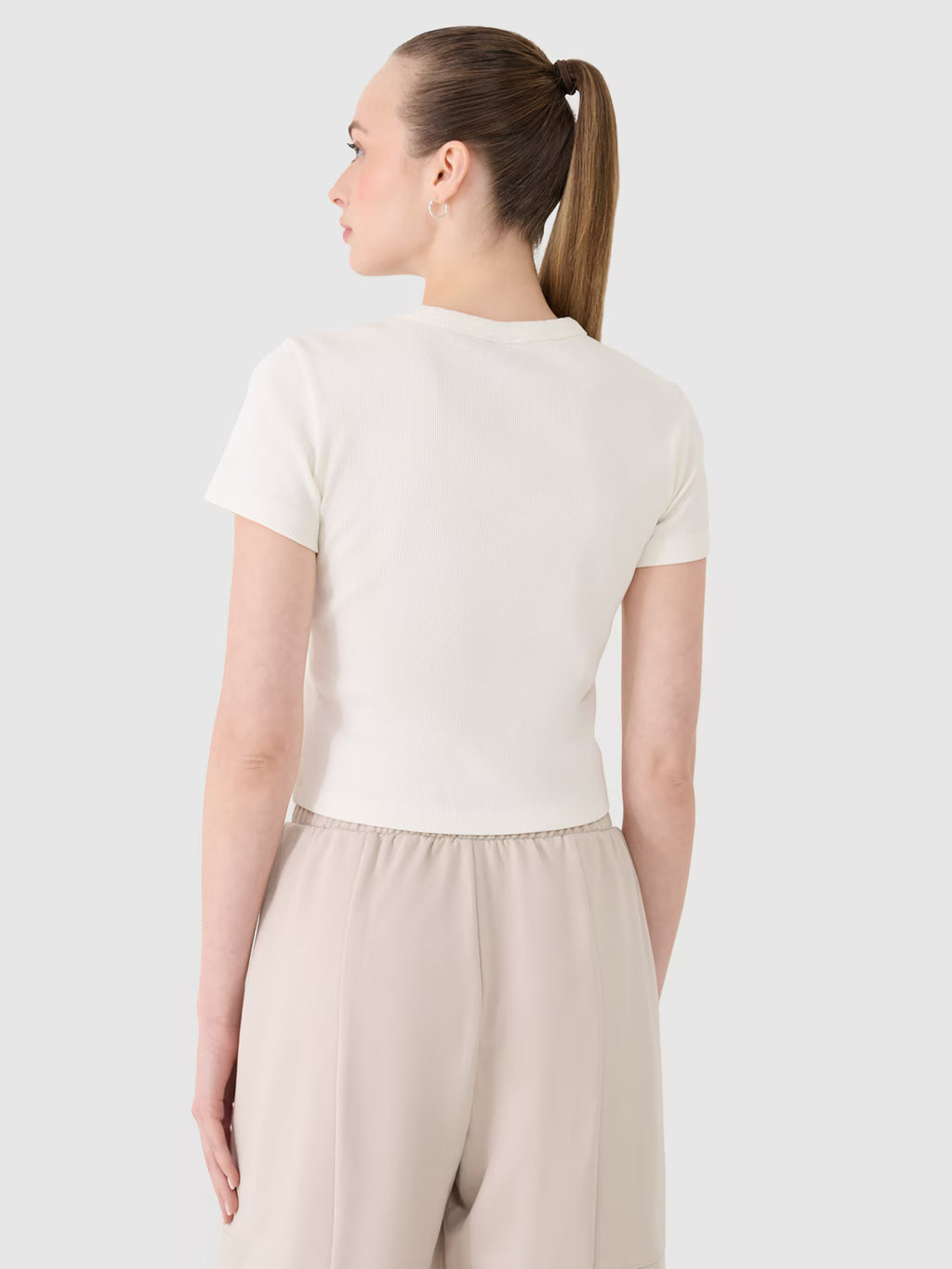 T-shirt slim z prążkowanej dzianiny damski
