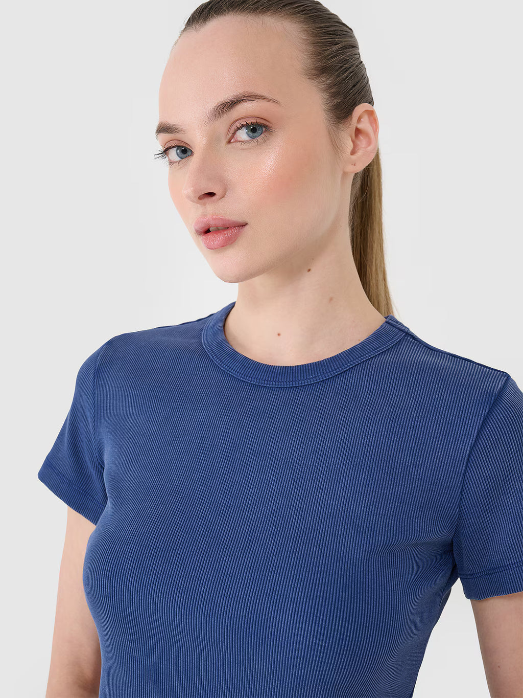 T-shirt slim z prążkowanej dzianiny damski