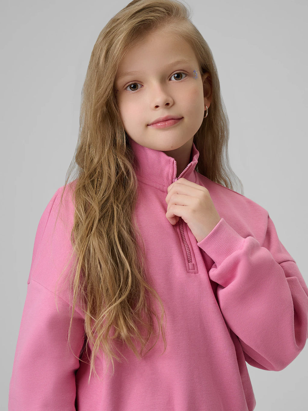 Bluza dresowa regular bez kaptura dziewczęca