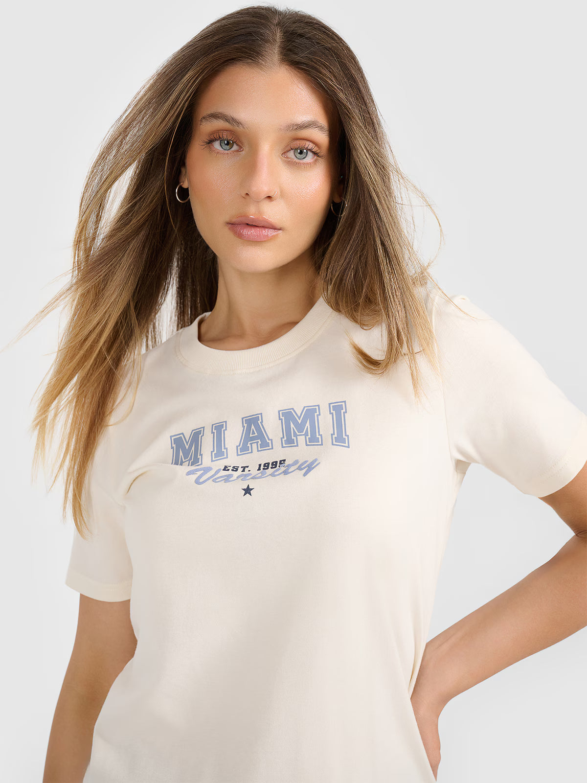 T-shirt regular z nadrukiem damski
