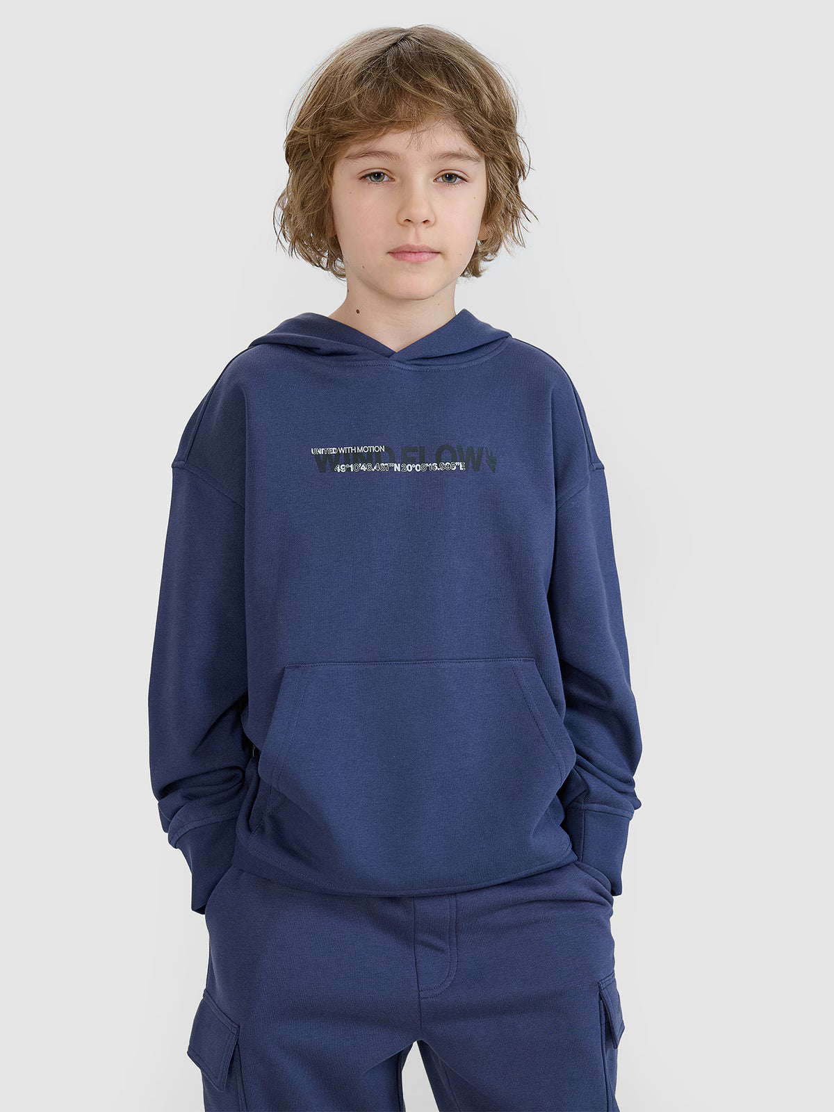 Bluza dresowa nierozpinana z kapturem chłopięca