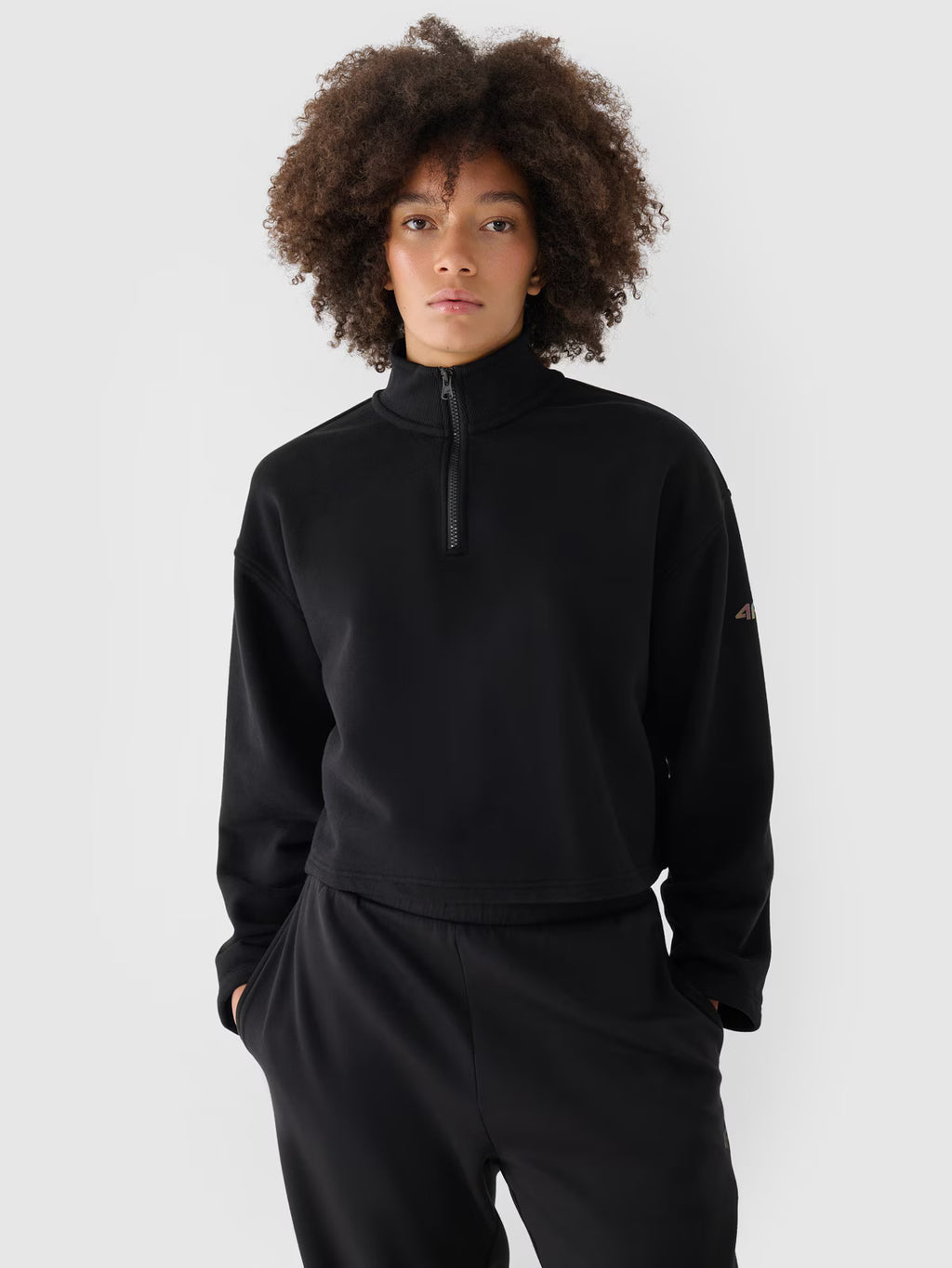 Bluza dresowa cropped nierozpinana bez kaptura damska
