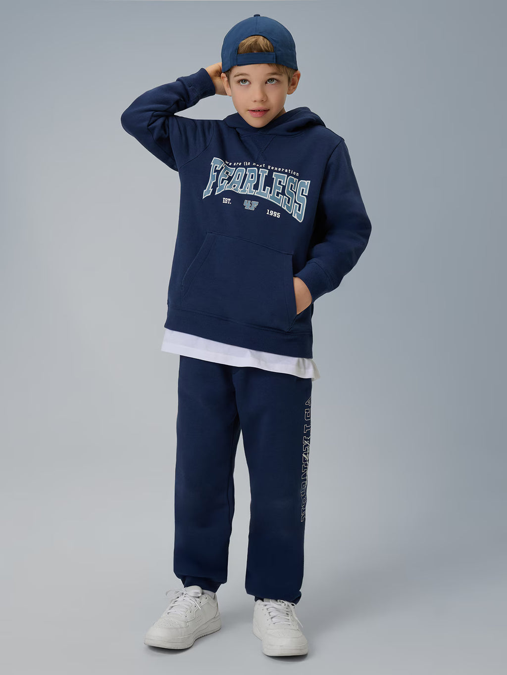Bluza dresowa regular z kapturem chłopięca