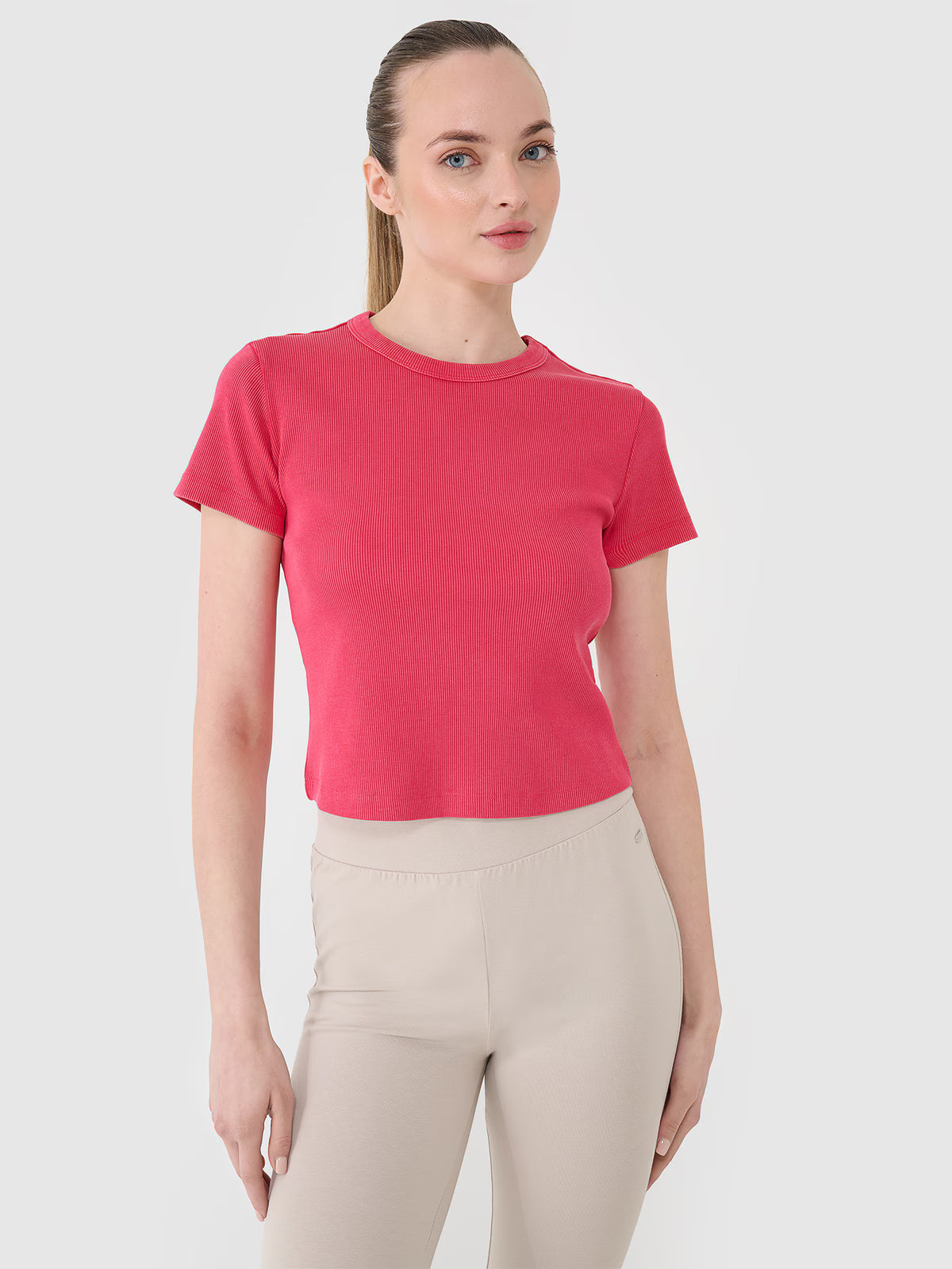 T-shirt slim z prążkowanej dzianiny damski