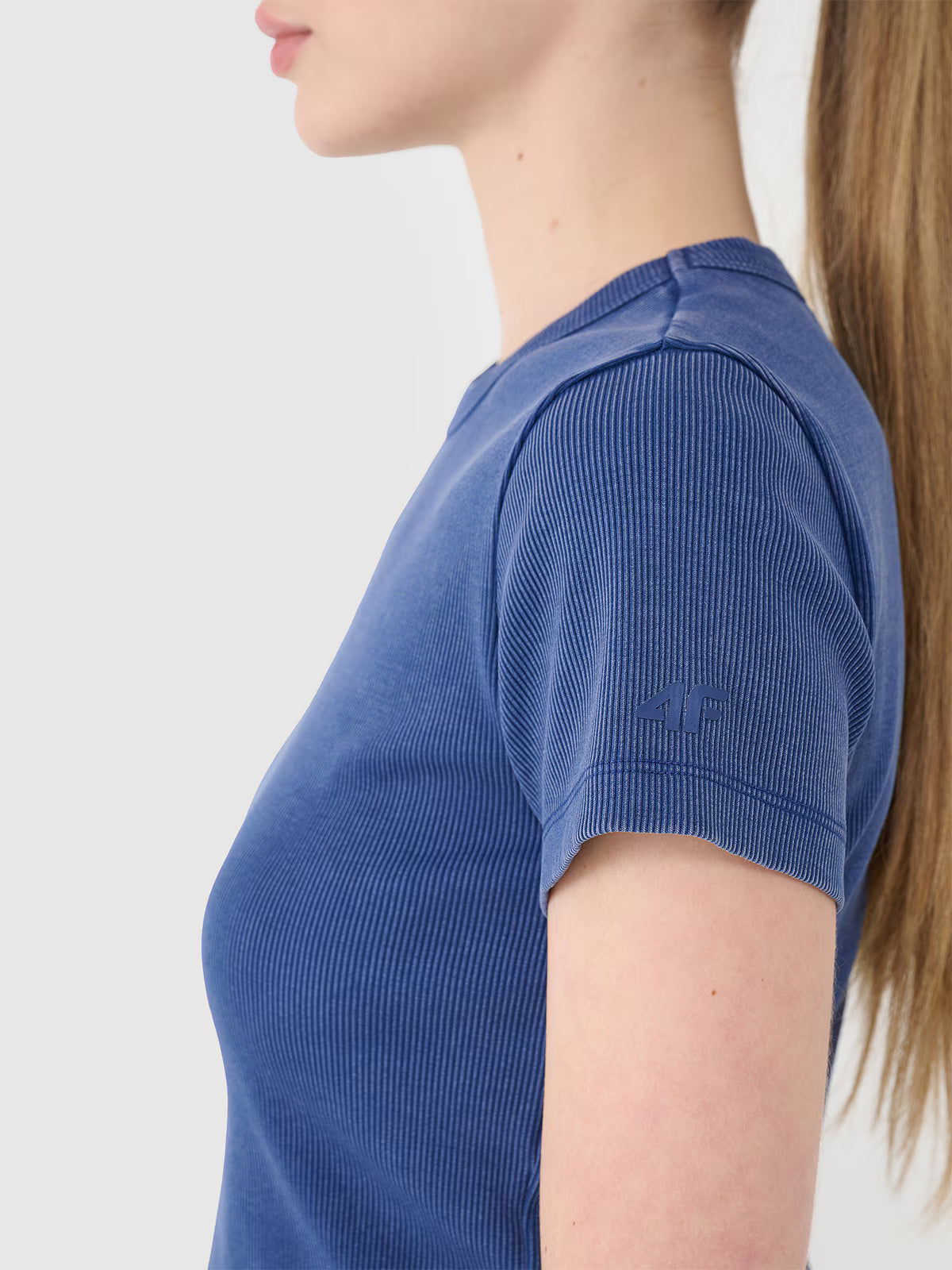 T-shirt slim z prążkowanej dzianiny damski
