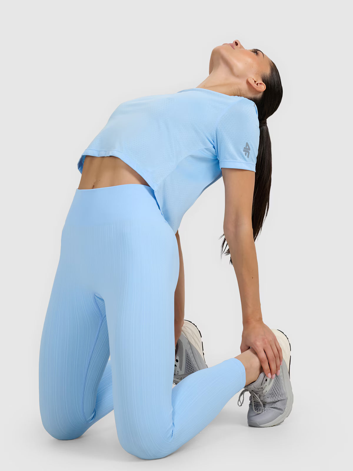 Koszulka treningowa crop-top szybkoschnąca damska