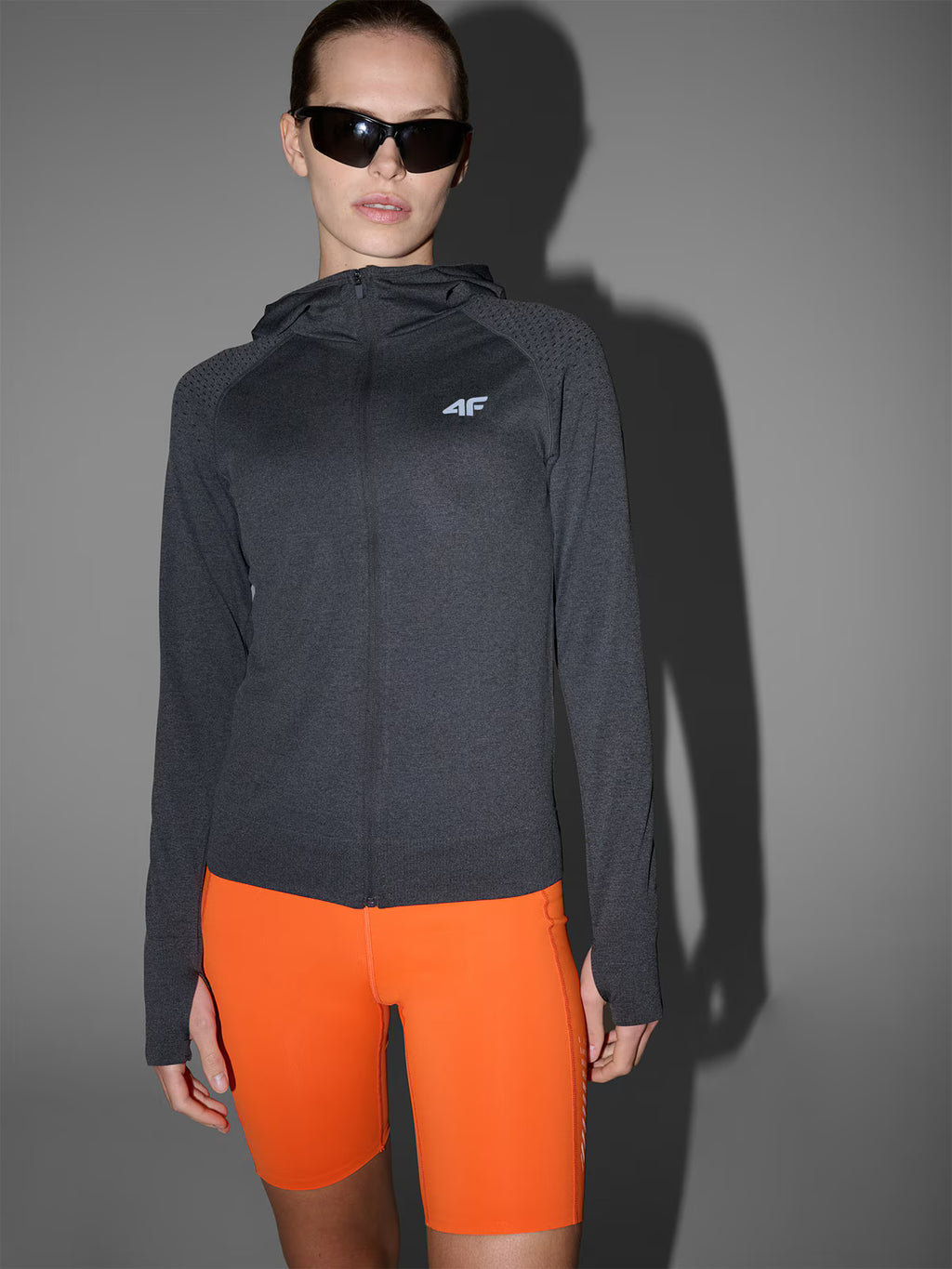 Bluza do biegania w terenie rozpinana z kapturem damska
