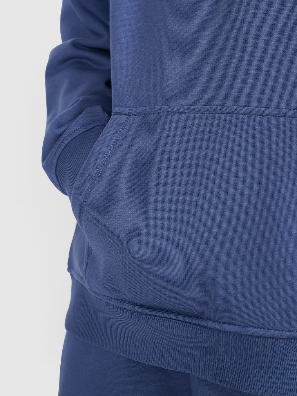 Bluza dresowa nierozpinana z kapturem chłopięca