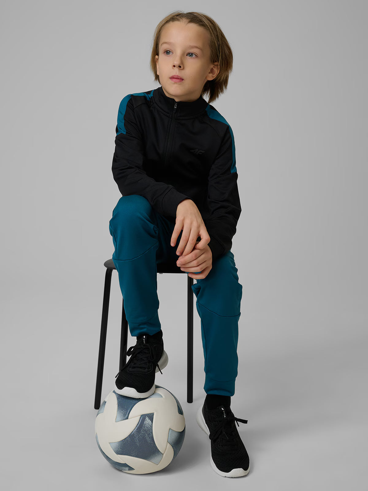 Bluza sportowa regular bez kaptura chłopięca